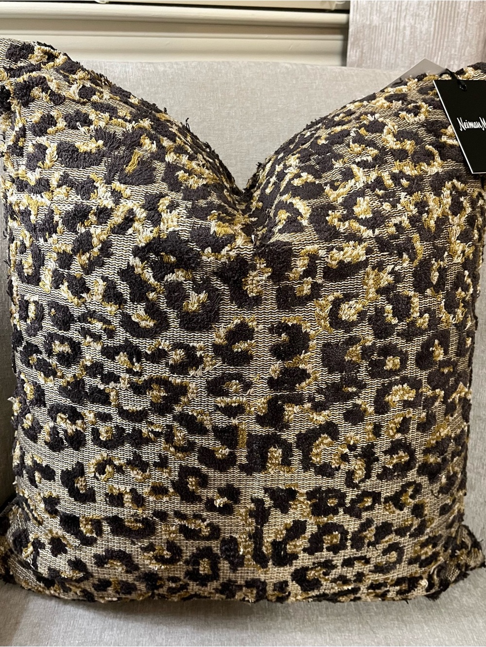 1-NWT NEIMAN MARCUS TEXTURE LEOPARD DESIGN DECORATIVE PILLOW (NH6220)
